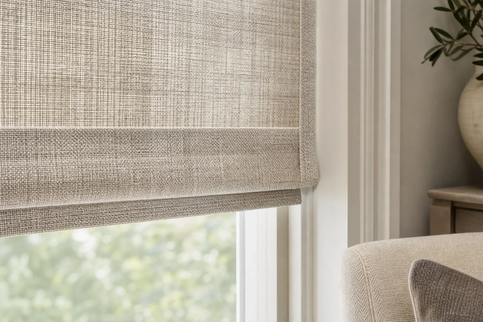 Light filtering roller shade with soft daylight