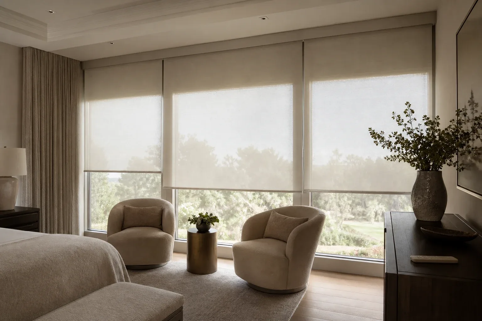 Motorized shades in a calm premium room